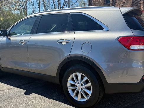 Used 2017 Kia Sorento LX FWD image 6