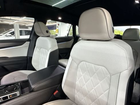 Certified 2024 Volkswagen Atlas Cross Sport SEL Premium R-Line AWD/4WD image 14