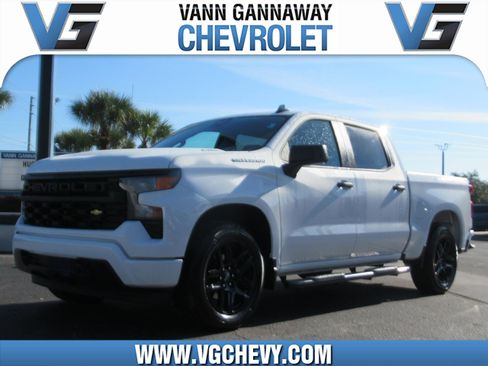 Used 2024 Chevrolet Silverado 1500 Custom image 1