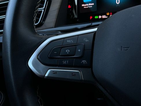 Used 2025 Volkswagen Atlas SE image 37