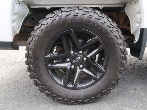Used 2023 Chevrolet Silverado 1500 Custom Trail Boss AWD/4WD image 38