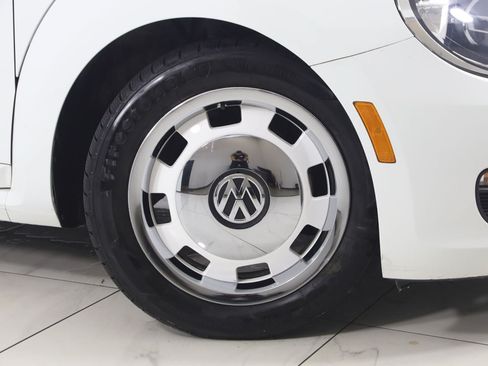 Used 2016 Volkswagen Beetle 1.8T Classic FWD image 15