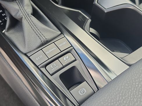 Used 2025 Toyota Camry SE image 27