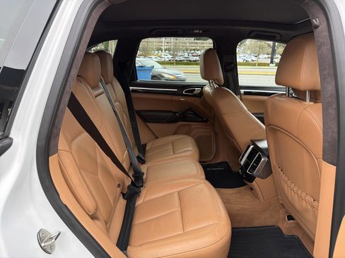 Used 2014 Porsche Cayenne Turbo S image 22