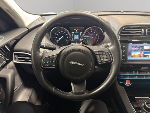 Used 2017 Jaguar F-PACE Premium image 10