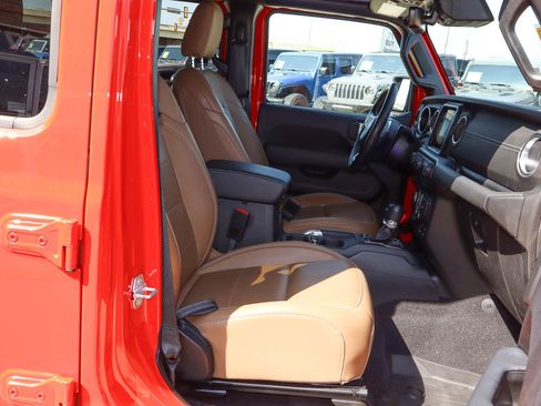 Used 2021 Jeep Wrangler Unlimited Sahara w/ Cold Weather Group AWD/4WD image 30