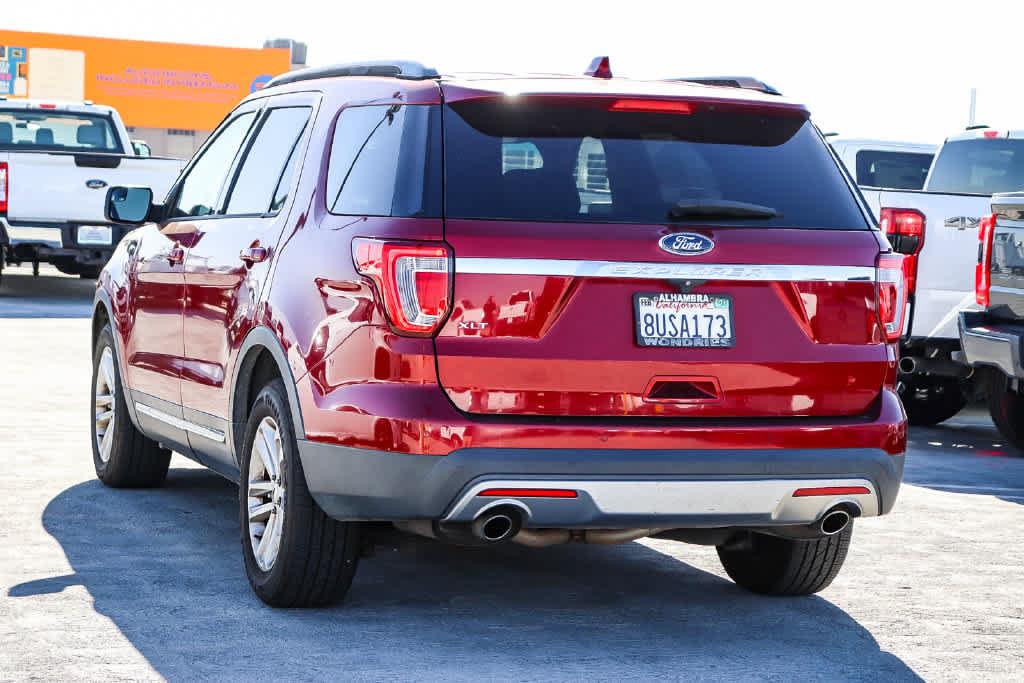 Used 2017 Ford Explorer XLT FWD image 6