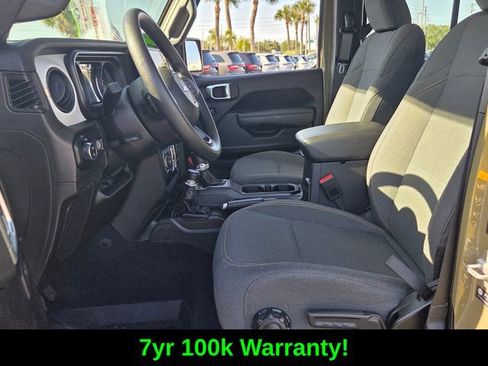 Certified 2025 Jeep Gladiator Sport AWD/4WD image 13