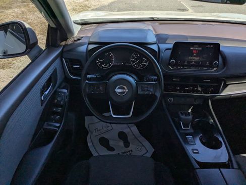 Used 2023 Nissan Rogue SV image 15