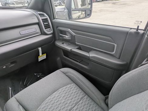 New 2026 RAM 3500 Big Horn AWD/4WD image 17