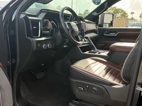 Used 2024 GMC Sierra 2500 Denali Ultimate AWD/4WD image 8