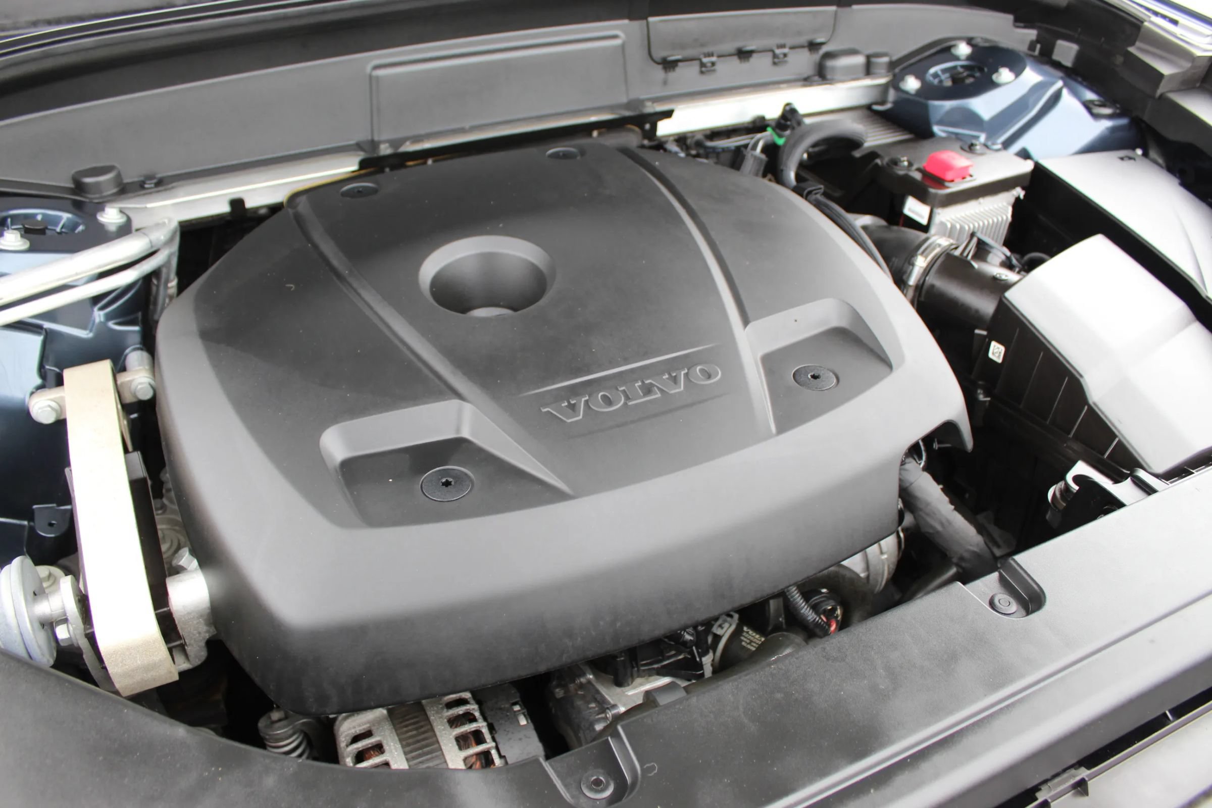 Used 2021 Volvo XC60 T5 Momentum w/ Premium Package FWD image 30