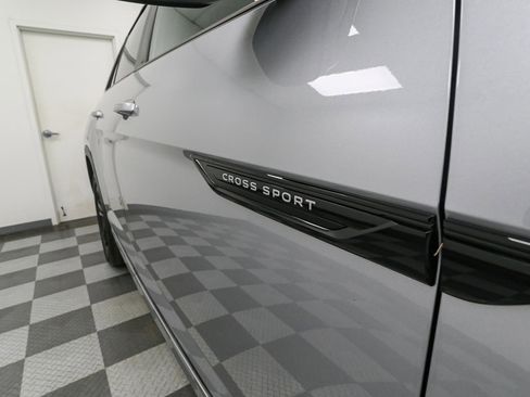 Certified 2023 Volkswagen Atlas Cross Sport SEL R-Line AWD/4WD image 10