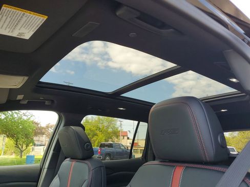 New 2026 Chevrolet Traverse RS w/ LPO, Floor Liner Package AWD/4WD image 19