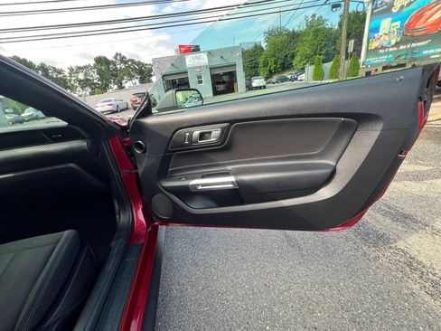 Used 2018 Ford Mustang Coupe RWD image 25