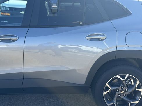 New 2025 Chevrolet Trax LT w/ Driver Confidence Package image 17