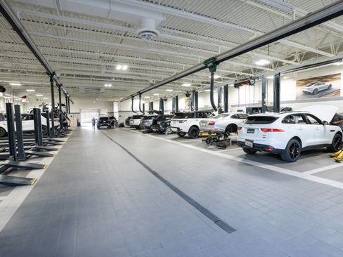 Used 2026 Land Rover Range Rover Velar Dynamic SE AWD/4WD image 3