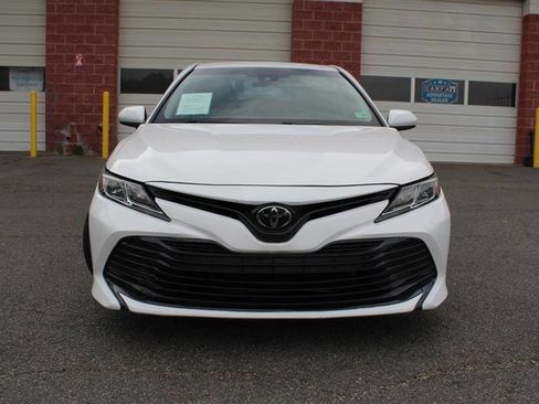 Used 2018 Toyota Camry LE FWD image 8