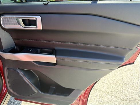 Used 2021 Ford Explorer Limited w/ Equipment Group 301A image 18