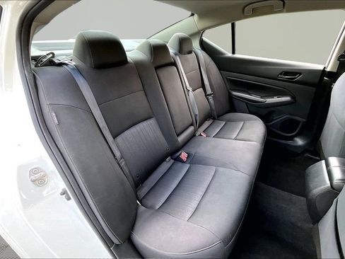 Used 2025 Nissan Altima 2.5 SV FWD image 18