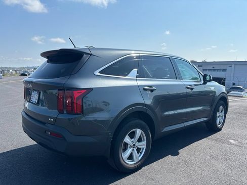 Certified 2023 Kia Sorento LX AWD/4WD image 2
