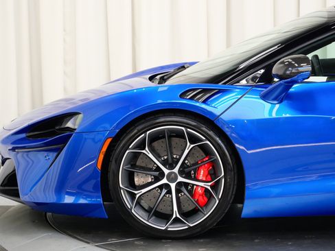 Used 2025 McLaren Artura Spider RWD image 10
