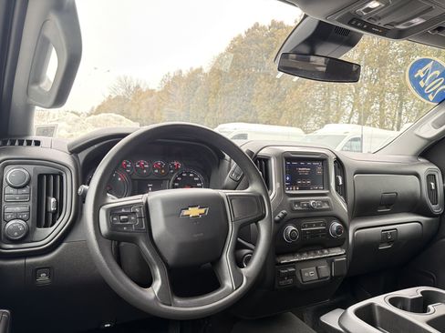 Used 2024 Chevrolet Silverado 2500 Custom w/ Custom Convenience Package image 15