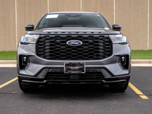 Used 2025 Ford Explorer ST-Line w/ Premium Package RWD image 3