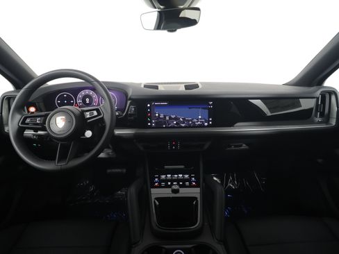 Used 2025 Porsche Cayenne image 13