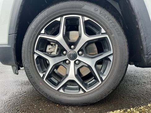 Used 2025 Jeep Compass Limited image 32