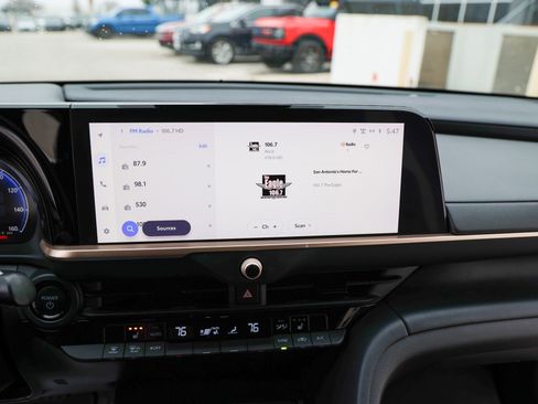 Used 2023 Toyota Crown Limited image 20