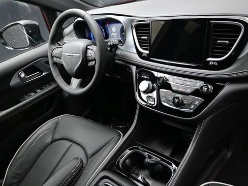 New 2026 Chrysler Pacifica Limited FWD image 15