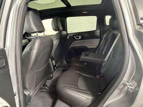 Used 2023 Jeep Compass Limited w/ Sun and Sound Group AWD/4WD image 19