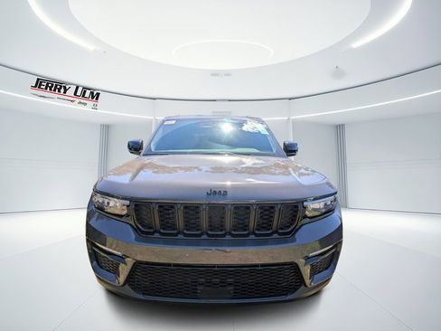 New 2025 Jeep Grand Cherokee Limited w/ Black Appearance Package image 7