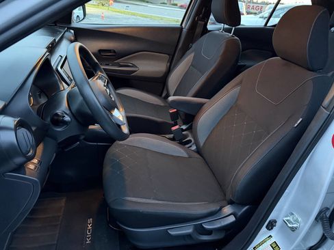 Used 2018 Nissan Kicks S image 15