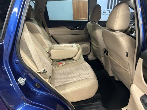 Used 2019 Nissan Rogue SV w/ Premium Package image 11