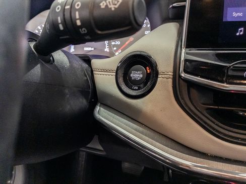 Used 2022 Jeep Compass Limited image 22