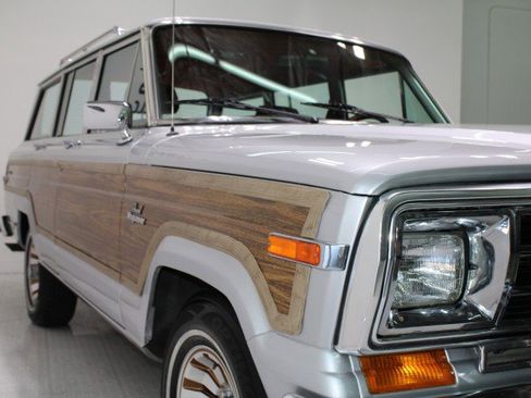 Used 1986 Jeep Grand Wagoneer image 34