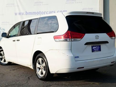 Used 2011 Toyota Sienna image 4
