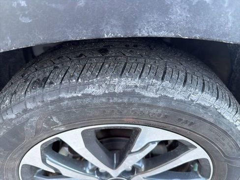 Used 2023 Toyota Corolla Cross XLE w/ Convenience Package image 6