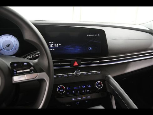 Certified 2024 Hyundai Elantra SEL FWD image 9