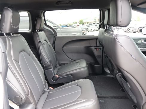 New 2027 Chrysler Pacifica LX FWD image 10
