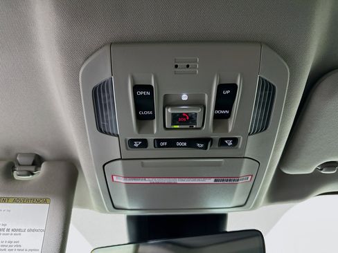 Used 2023 Toyota Highlander XLE image 18