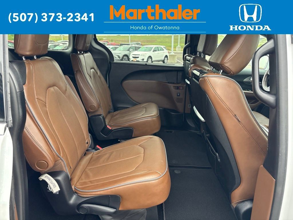 Used 2020 Chrysler Pacifica Limited w/ Tire & Wheel Group FWD image 17