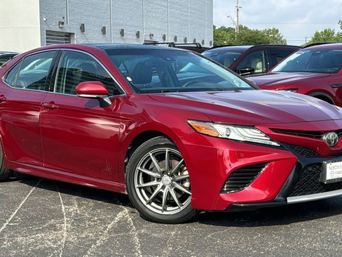 Used 2018 Toyota Camry XSE FWD image 2