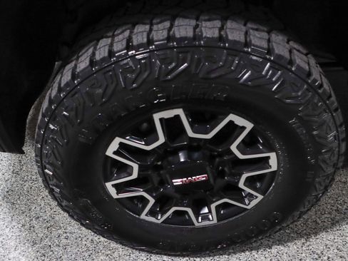 Used 2024 GMC Sierra 2500 AT4X AWD/4WD image 11