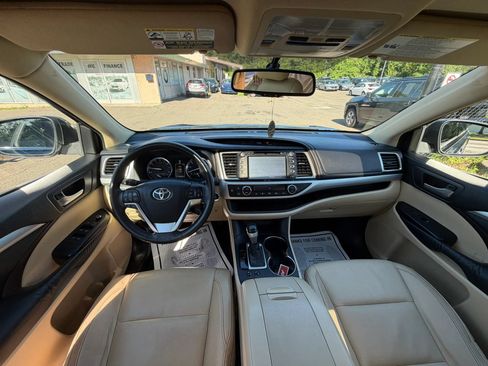 Used 2015 Toyota Highlander XLE FWD image 24