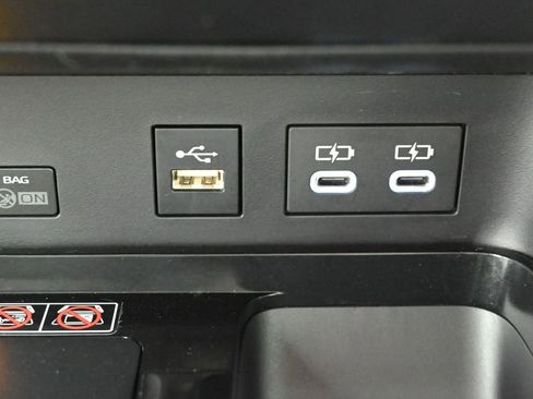 Used 2025 Toyota Camry SE image 24