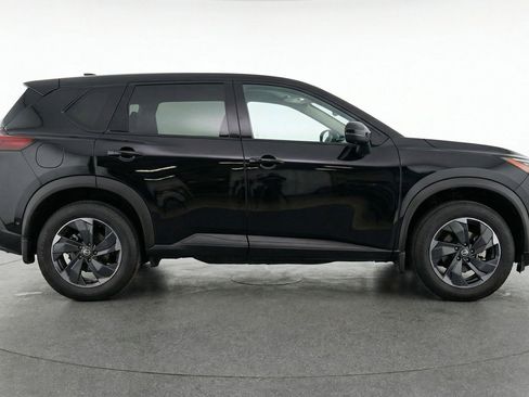 Used 2025 Nissan Rogue SV image 11