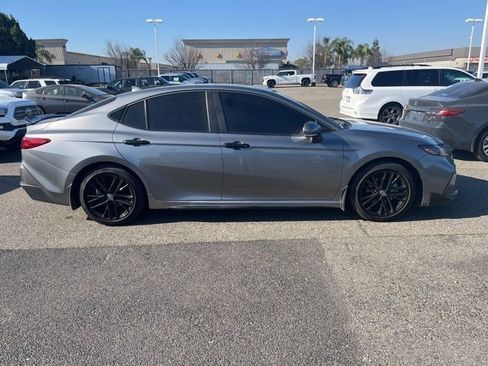 Used 2025 Toyota Camry SE image 4